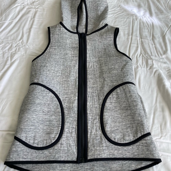 Lululemon”insculpt” reversible vest - Picture 7 of 10